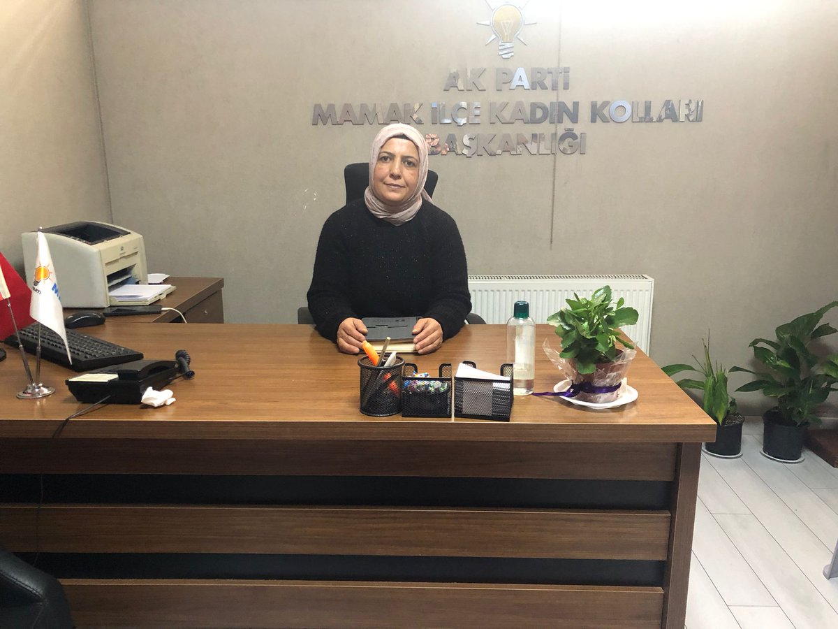 İlçe Başkanlığımızda Bugün
(3 Aralık Çarşamba) 11:00 / 16:00 
Nöbetçi Yönetim Kurulu Üyemiz Güler Hoşafçı

İstek ve Taleplerinizi Dinlemek İçin Sizleri Bekliyoruz.