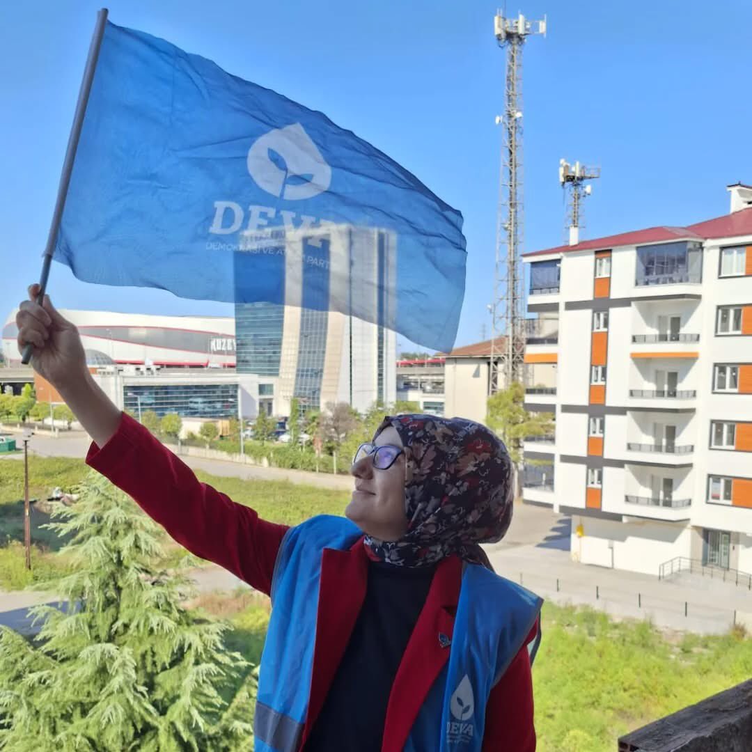 temur5860's tweet photo. Hayatına Biraz Renk Kat Dediler 
Mavinin En Güzel Tonunu Seçtim 
Karanlıklarımı Mavi Renkler İle Süsleyen Deva Partimizin Yüce Gönüllüleri 💙. 
@alibabacan @KaracaSeyit @avidrissahin 

Bu Yürekten Teşekkür Sizlere 💙 @devapartisi https://t.co/cCTDIVl9iP