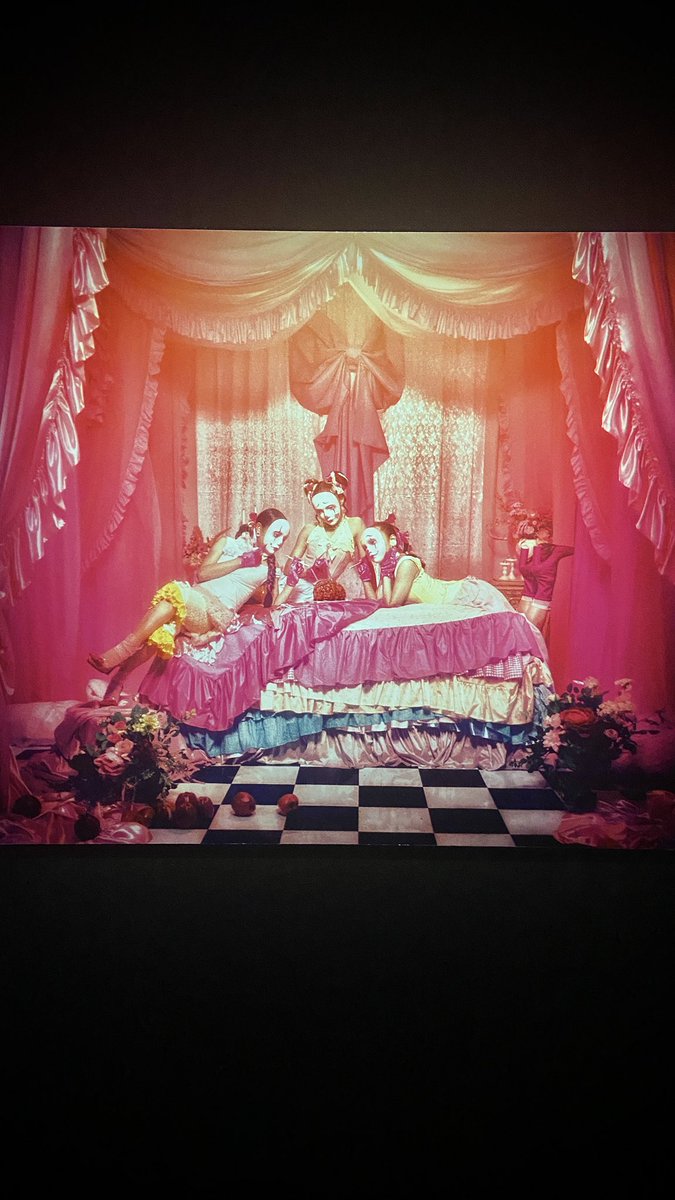 個展『狂喜的ラブリー』折り返しました！

12/16まで！入場無料です！
今度の土曜日在廊します！
ぜひ🎀♥️

——
映像•写真展
『(山口えり花の)狂喜的ラブリー』

【開催日程】
2025年11月14日（金）～12月16日（火）
10時～17時30分（日曜・祝日休館）
⁡
【会場】
CANON GALLERY S