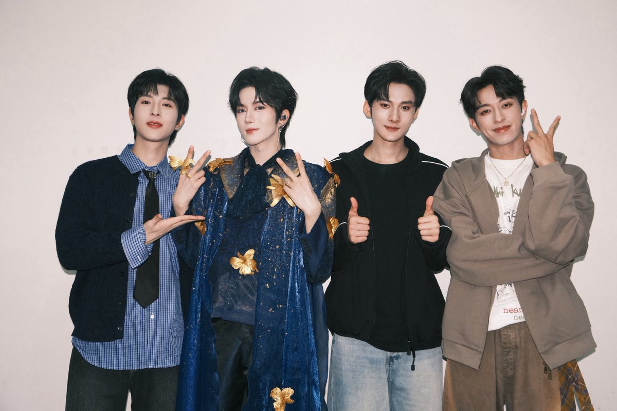 #OceanJiangUpdate 

[2025.12.03] 

Desire偷硬盘小分队 Weibo update 
🔗 weibo.com/7970340627/523…

🎂 ✌🏻

#JiangHeng #OceanJiang #江衡 #Desire4