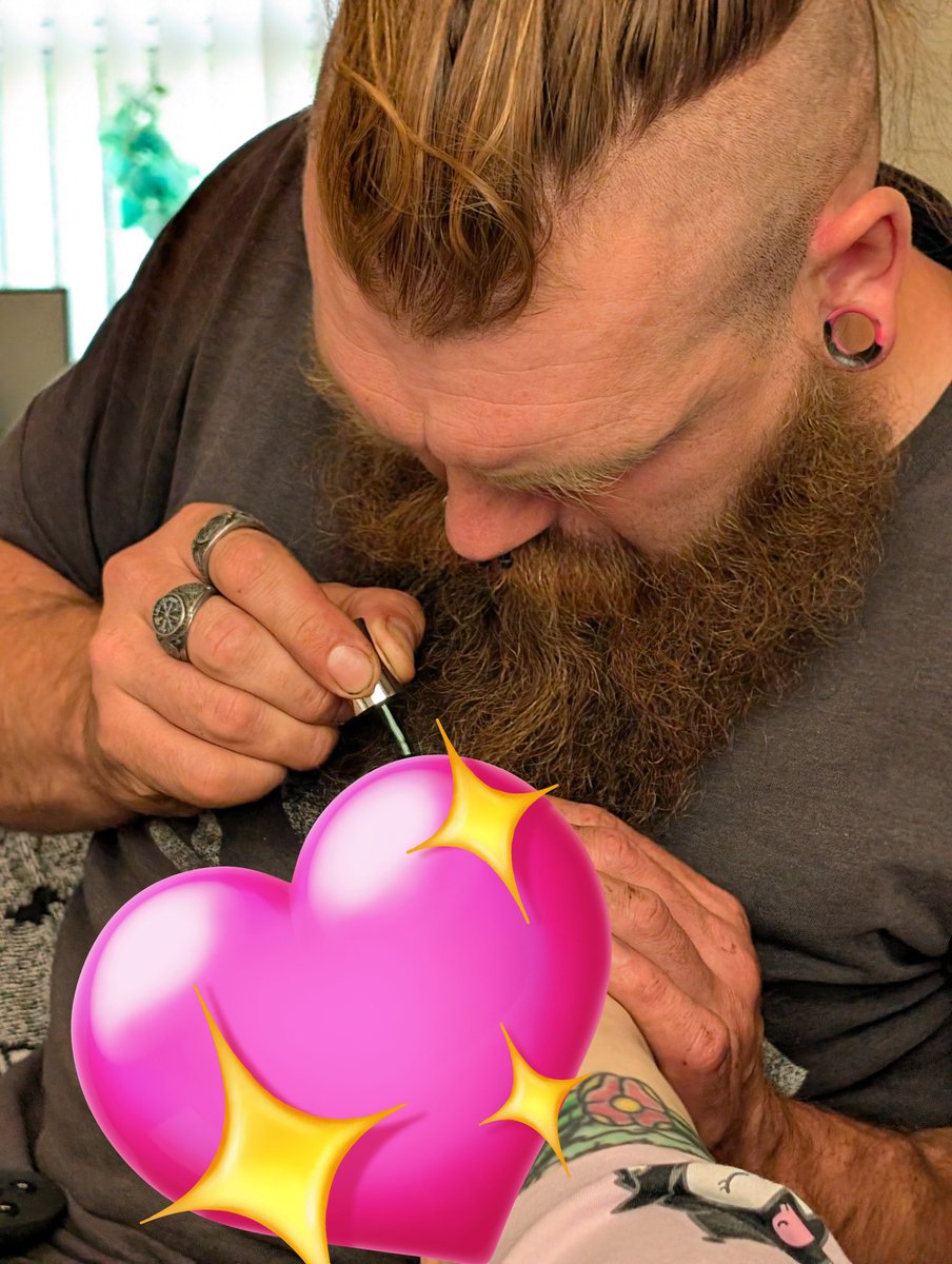 ModifiedSprite_'s tweet photo. Ws in the chat for partners who paint your toenails for u x https://t.co/vzNLVCHNrj