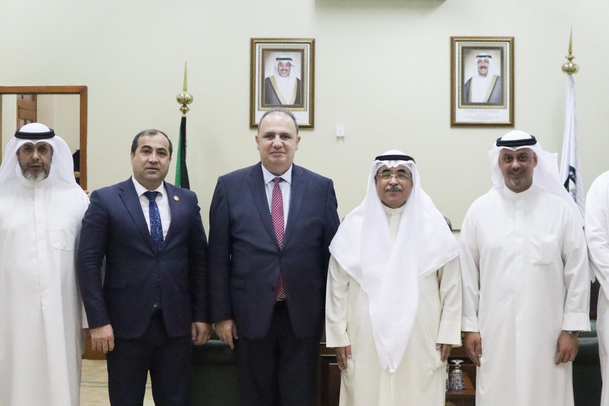 AzEmbKuwait's tweet image. خلال الاجتماع مع سعادة السيد عادل البحوه مستشار المحكمة الدستورية في دولة #الكويت ، ناقش السفير إميل كريموف مختلف جوانب العلاقات الثنائية.