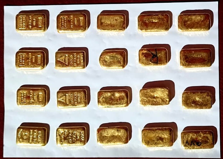 Massive catch by 32 Bn BSF! A smuggler was apprehended with 20 gold biscuits weighing 2354.73 gms. Value: ₹3.05 crore. Borders safe, thanks to BSF.
#BSFSeizedGold #SmugglingFoiled