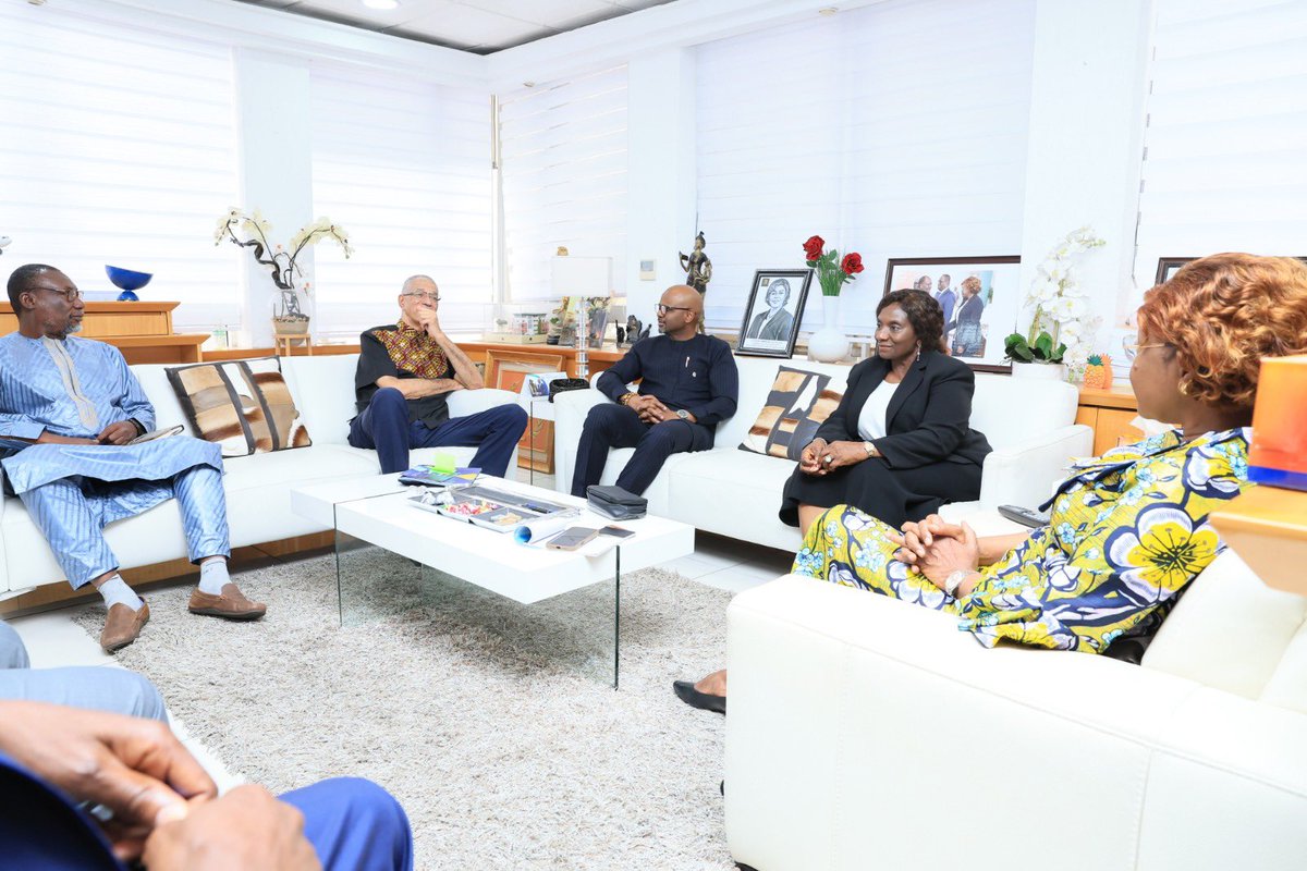 NialeKaba_Off's tweet image. 🟧Hier, j'ai eu le plaisir de recevoir en visite de courtoisie le Conseil d'Administration de la Banque Shelter Afrique @ShelterAfrique .
Des échanges fructueux sur nos perspectives communes en Afrique.

#NialéKaba #MEPD #ShelterAfrique