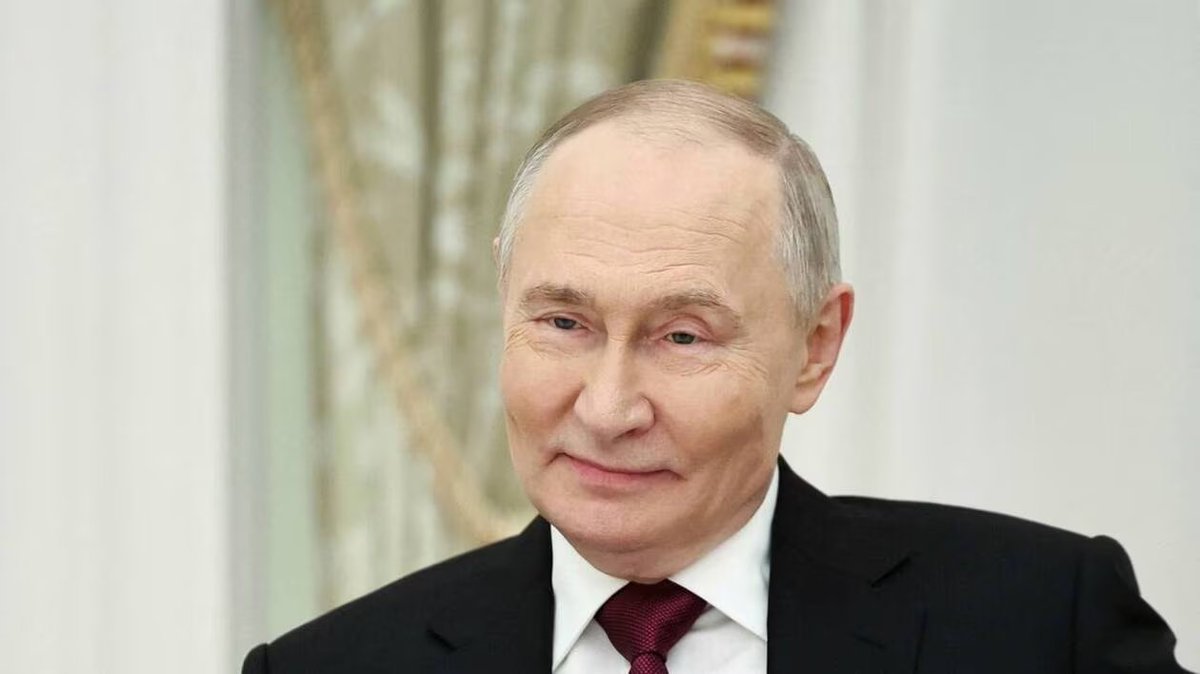 🚨 BREAKING: Kremlin denies rejecting latest US peace plan for Ukraine – Putin warns he's "ready for war with Europe" if they "start it"! 😱 Meanwhile, Zelenskyy fires back after Trump team's intense Moscow talks with Witkoff &amp; Kushner... Tensions at boiling point! 🇺🇦🇷🇺
Peace on