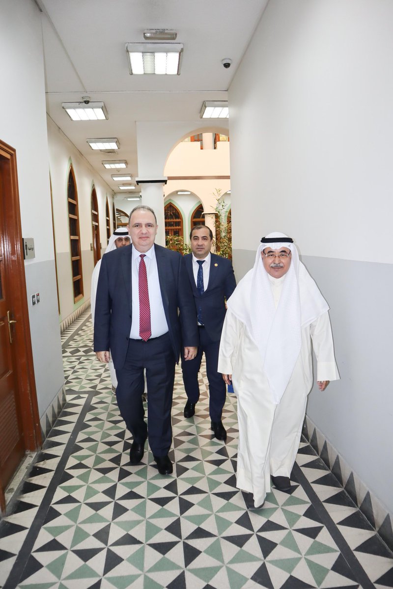 AzEmbKuwait's tweet image. Səfir Emil Kərimov #Küveyt Dövlətinin Konstitusiya Məhkəməsinin sədri, müşavir  Adil əl-Bahou ilə görüşdə ikitərəfli münasibətlərin müxtəlif aspektlərini müzakirə etdi.