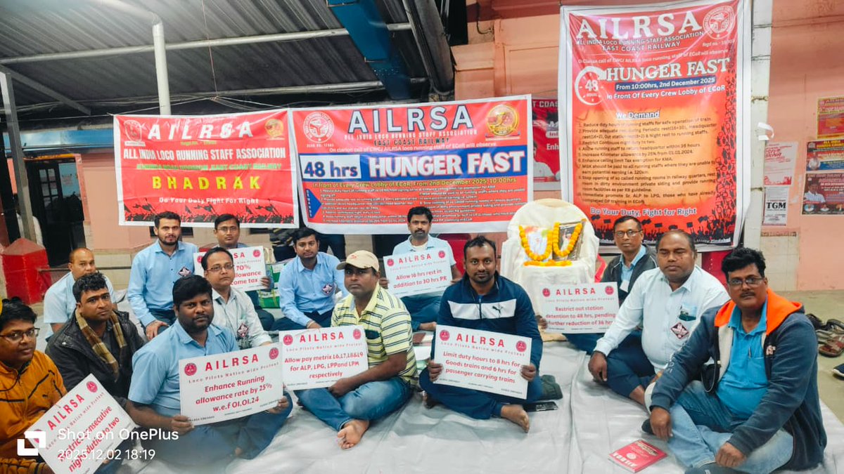 S85132035's tweet photo. @RahulGandhi 
48 hours hungerfast by AILRSA FOR GENUINE DEMANDS OF LOCO PILOT OF INDIAN RAILWAY https://t.co/wyjSWtae0l