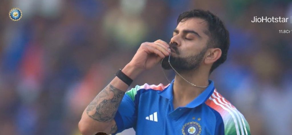 Adarsh_Jha_07's tweet photo. He Was Born In Delhi But Currently He Is Living In Our Hearts ❤️🔥

#ViratKohli #INDvSA https://t.co/yqKevYu4Yn