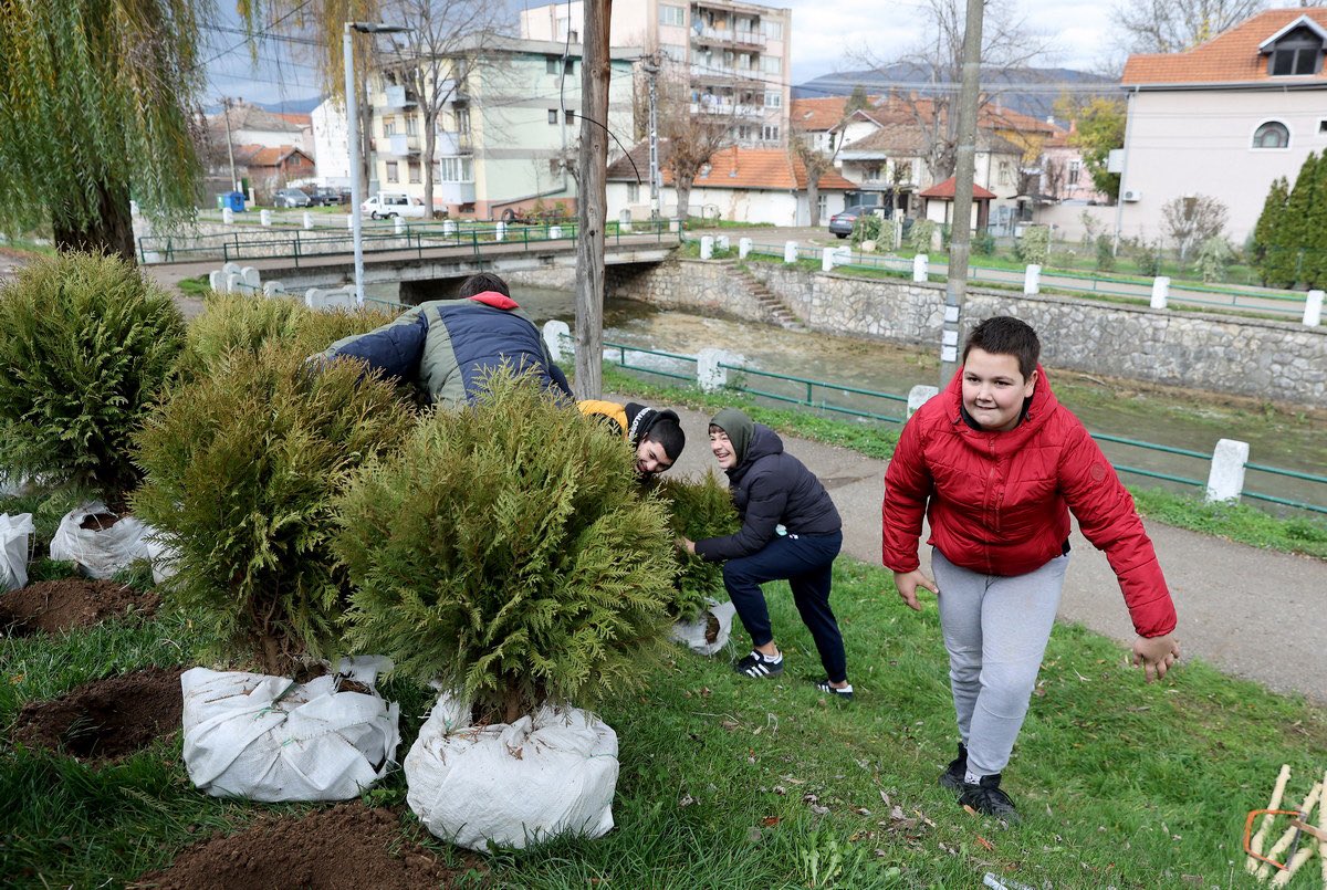 PRO_Programme's tweet image. 📢Zaštita prirode na delu u Beloj Palanci! 🌳

🌱40 novih sadnica posađeno je u parku Vrelo u okviru @PRO_Programme - što će doprineti očuvanju prirode, unapređenju javnog prostora i stvaranju zdravijeg okruženja za sve građane. 
#switzerlandinserbia 

🔗bit.ly/4pPEUUy