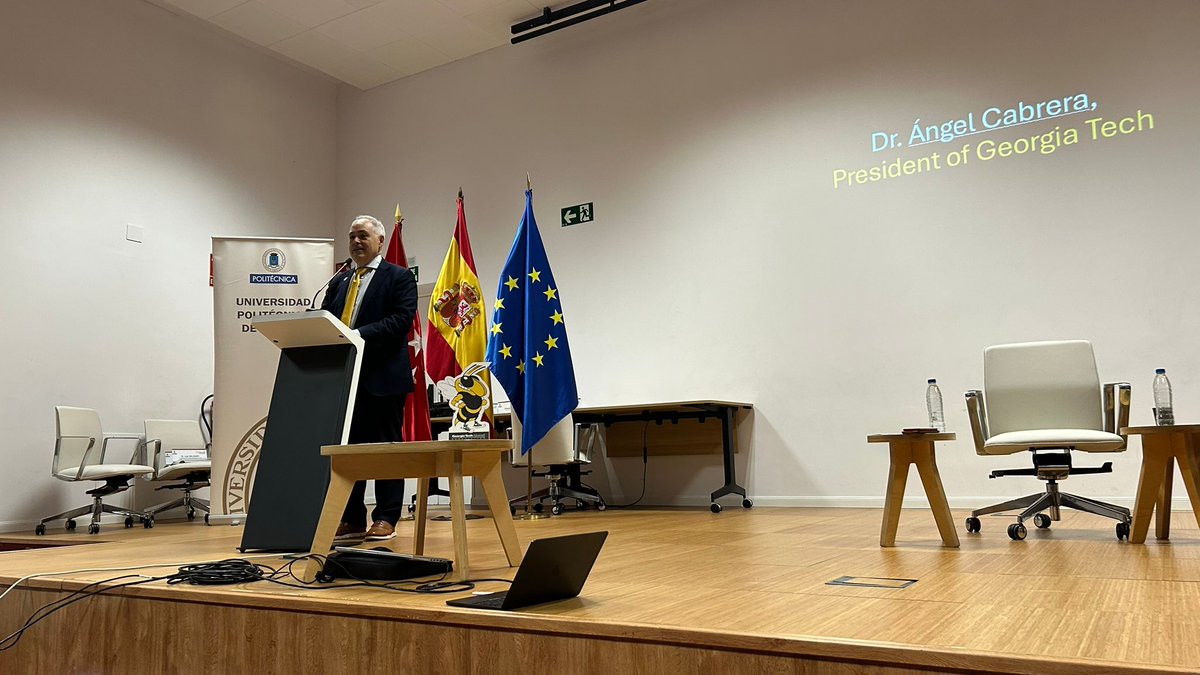 🌎¡Compartimos experiencias internacionales! Ayer nos reunimos en <a href="/telecoupm/">ETS de Ingenieros de Telecomunicación - UPM</a> con alumni de <a href="/GeorgiaTech/">Georgia Tech</a> y #UPM, en un encuentro con el vicerrector de internacionalización de la UPM, Luis Salgado, y con Ángel Cabrera, presidente de Georgia Tech y egresado UPM.
#somosUPM