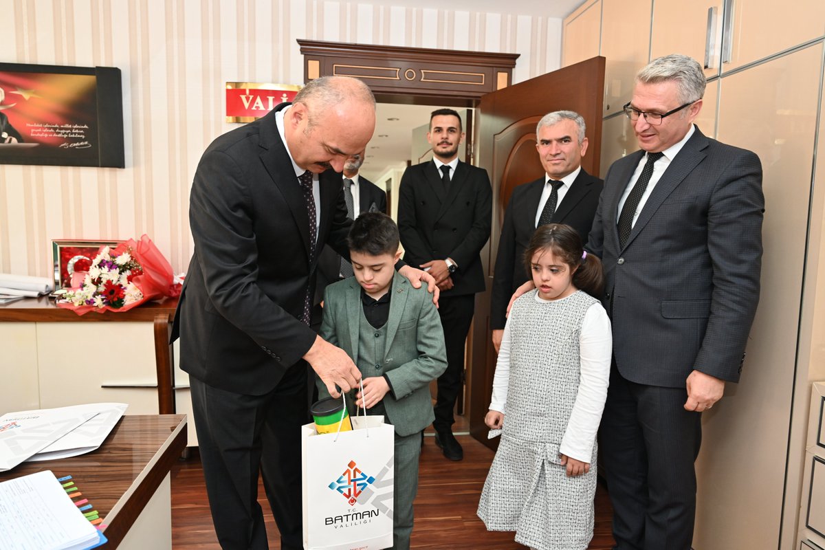 Özel Gereksinimli Öğrencilerden Valimize, 3 Aralık Dünya Engelliler Günü Ziyareti

Dicle Özel Eğitim Uygulama Okulu’nun özel gereksinimli öğrencileri, 3 Aralık Dünya Engelliler Günü dolayısıyla Valimiz Ekrem Canalp’i makamında ziyaret etti.

Ziyarette öğrencilere; İl Milli Eğitim