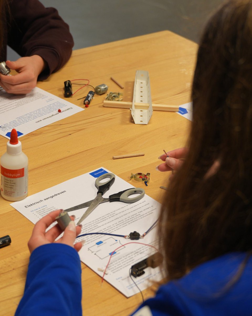 telstar1963nv's tweet image. 𝐎𝐩 𝐛𝐞𝐳𝐨𝐞𝐤 𝐛𝐢𝐣 𝐝𝐞 𝐓𝐚𝐭𝐚 𝐒𝐭𝐞𝐞𝐥 𝐀𝐜𝐚𝐝𝐞𝐦𝐲! 🌟

Onze Community Champions ontdekten de 7 Werelden van Techniek, kregen een rondleiding en bouwden en testten hun eigen elektrische mini-auto’s. Dank aan Tata Steel en Techportal voor deze dag!

#WitteLeeuwen