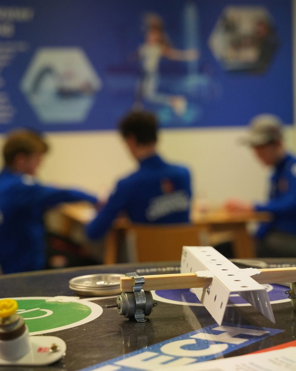 telstar1963nv's tweet image. 𝐎𝐩 𝐛𝐞𝐳𝐨𝐞𝐤 𝐛𝐢𝐣 𝐝𝐞 𝐓𝐚𝐭𝐚 𝐒𝐭𝐞𝐞𝐥 𝐀𝐜𝐚𝐝𝐞𝐦𝐲! 🌟

Onze Community Champions ontdekten de 7 Werelden van Techniek, kregen een rondleiding en bouwden en testten hun eigen elektrische mini-auto’s. Dank aan Tata Steel en Techportal voor deze dag!

#WitteLeeuwen