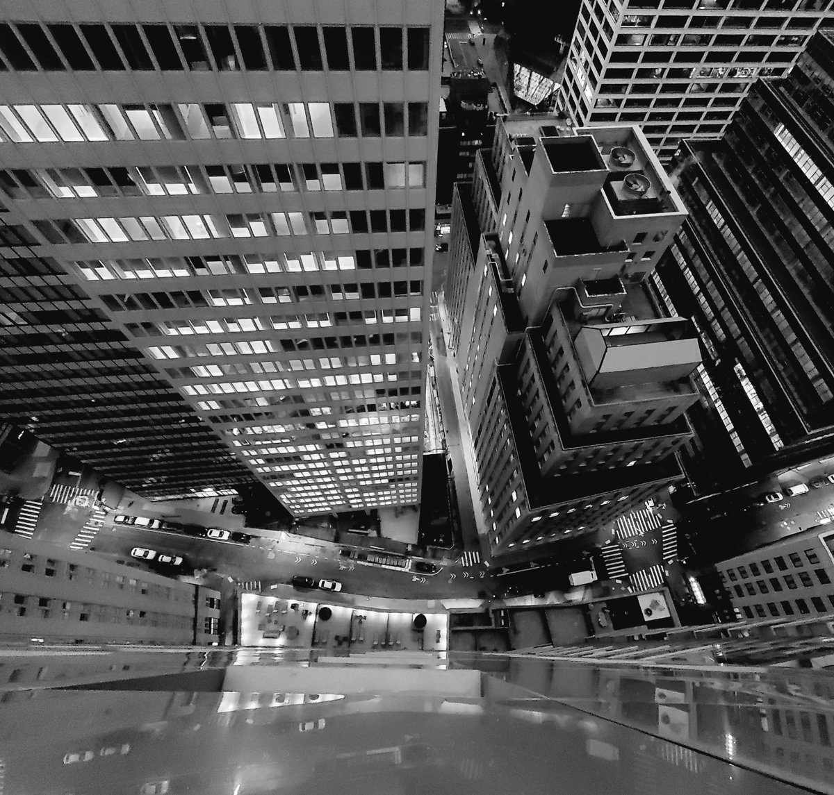 SantiagoWeek13's tweet image. Out the window

#WeekWforWindows 
#AlphabetChallenge 
#blackandwhitephotography