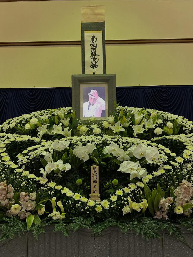 666naka666's tweet photo. 12/2ヒッチャメンお別れ会、ご参加、供花のご提供、メッセージ頂いた皆様、ありがとうございます。

アニマルズですが、本日をもって解散します。
長年にわたる活動で、全国でライブをし、各地に仲間ができ、
幸せでした。

ありがとうございます。
またどこかで。

アニマルズ　一同 https://t.co/t40F6KNBVU