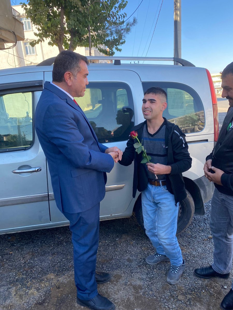 SakirErdin1's tweet image. Diyarbakır Sur’da Milliyetçi Hareket Partisi (MHP) Sur İlçe Başkanlığı, 3 Aralık Dünya Engelliler Günü kapsamında özel bir etkinliğe imza attı. MHP Sur İlçe Başkanı Şakir Erdin ve MHP Kadın, Aile, Çocuk ve Engelli Politikaları (KAÇEP) İlçe Başkanı Serap Kaya öncülüğünde…