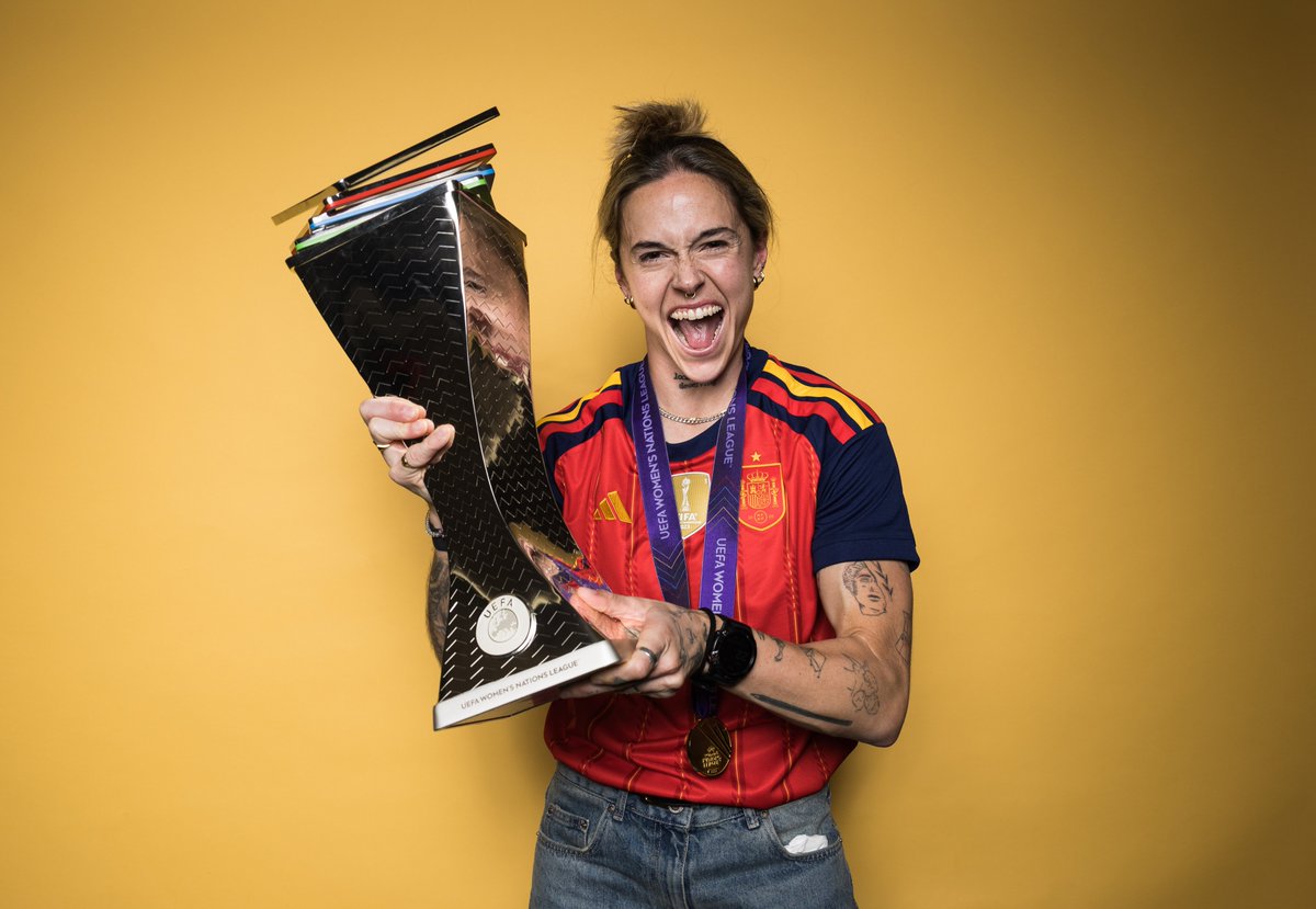 🫰 Define 𝑚𝑎𝑔𝑖𝑎 en cuatro fotos 

#LaFinalContigo | #JugarLucharYGanar