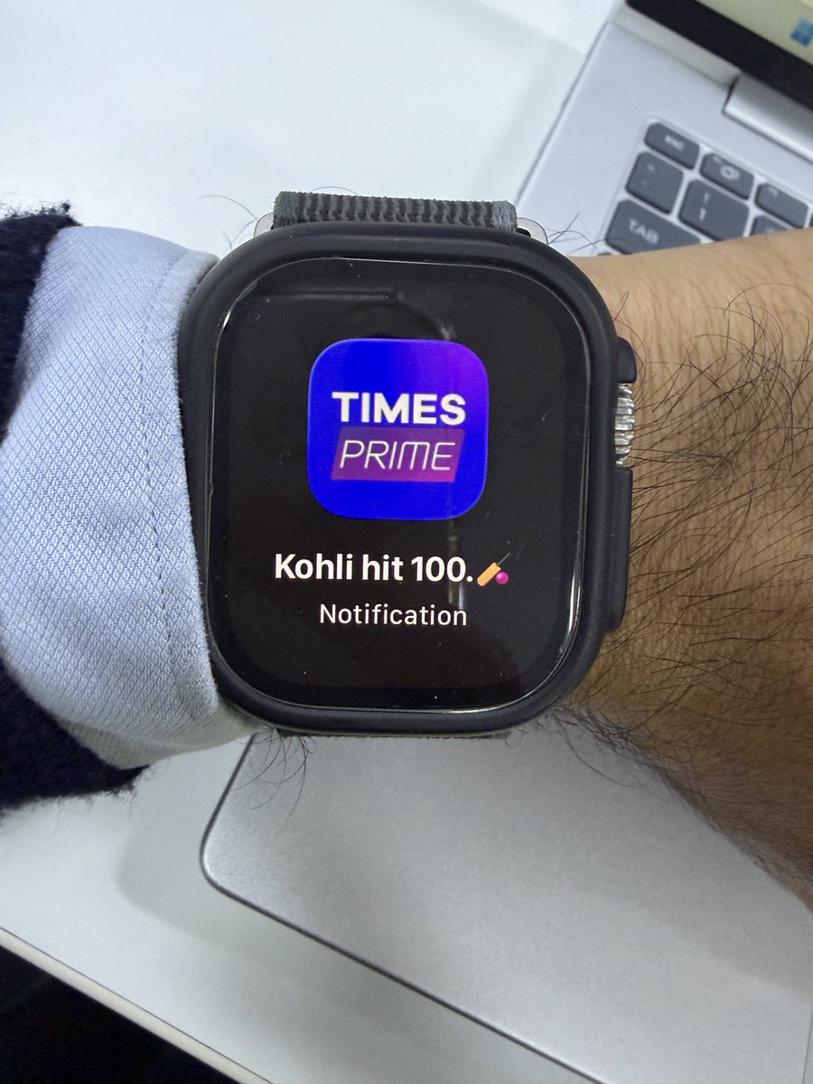 SibbalTechTalks's tweet image. #ViratKohli𓃵 Virat Kohli hits 💯 and my Apple Watch X immediately buzzes: ‘Heart rate rising… cricket reasons detected.’ 🫡🔥 #KingKohli