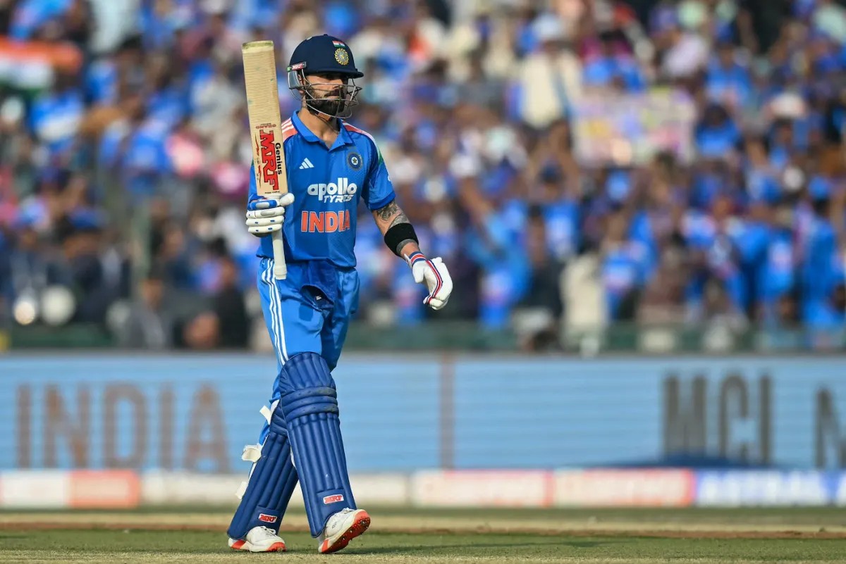 Barunchahar_Si's tweet photo. Back to back hundreds for the #KingKohli . You beauty. Real master of the game. India still needs you most. Please come back. People should be ashamed who make a comment on virat availability in the next WC. Millions of fans wanted to play you back in #Testcricket @BCCI @imVkohli https://t.co/9PdBQTPKpv