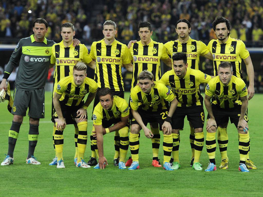 BVBcat7's tweet photo. This was a team....not what we have now... @BVB Wake up!!!! In Germany everyone seems to be ok with the idea of be a loser team...but outside we love the club and we want some proud and rage...not the primadonnas we have now #BVB #newspirit https://t.co/a1L5ZR5daM