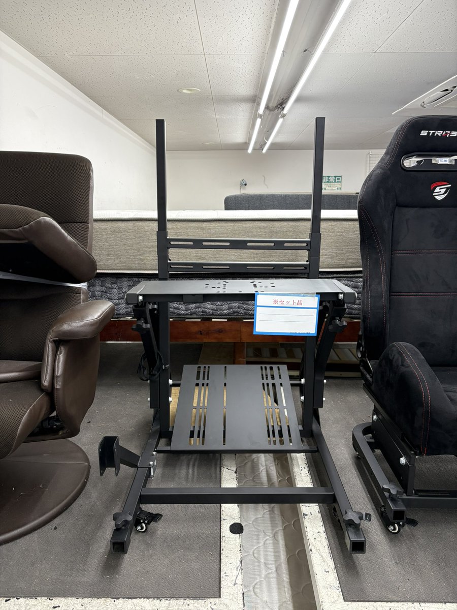 STRASSE/レーシングコックピット入荷しました。