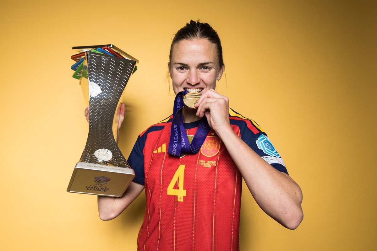 SEFutbolFem's tweet photo. 🫰 Define 𝑚𝑎𝑔𝑖𝑎 en cuatro fotos 

#LaFinalContigo | #JugarLucharYGanar https://t.co/R9x5NneIj2