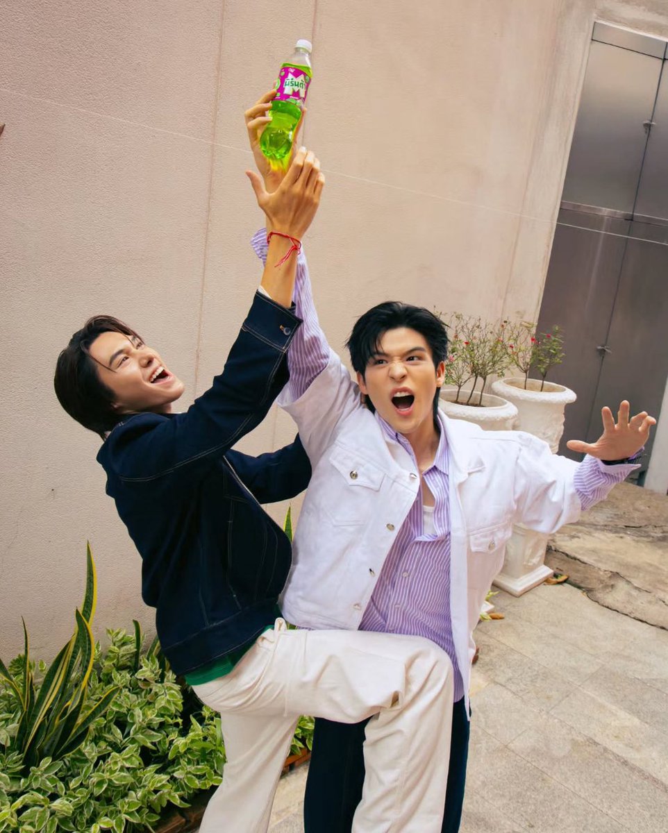 pinskynini_n's tweet image. อะไนก็ยอมกันได้ แต่มิรินด้าอร่อยจนยอมแบ่งไม่ไดด้ 

#skywongravee IG @skywongraveee 
#MirindaxSkyNani
#มิรินด้ากีวีแอปซ่า
#อร่อยยอมกันไม่ได้