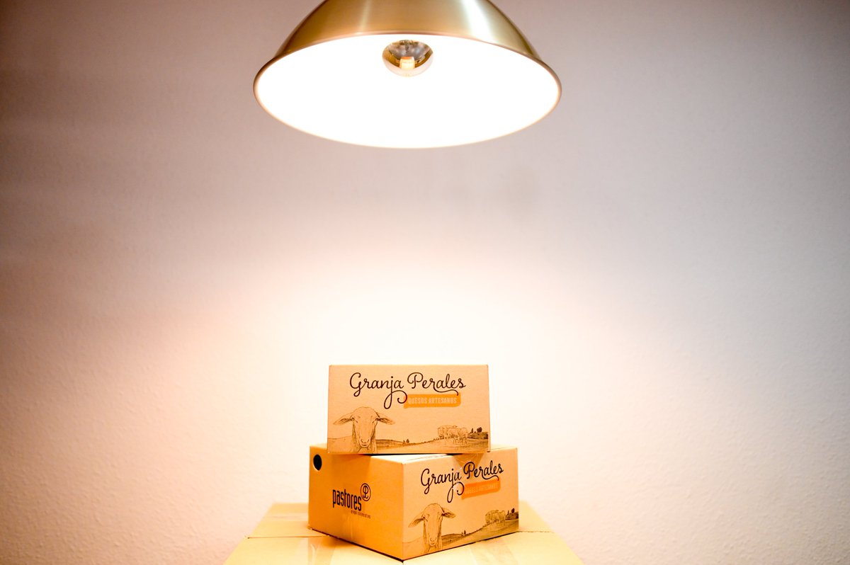 Todos nuestros quesos son elaborados con leche nuestras propias ovejas de Perales del Alfambra (Teruel).