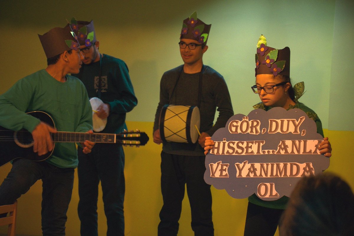 Muhtemelen meslek hayatım boyunca bu fotoğraflardan daha güzel fotoğraflar çekemeyeceğim.
3 Aralık Dünya Engelliler Günü, gerçek anlamda sevgi, saygı ve empati duyduğumuz günleri görmek dileğiyle.