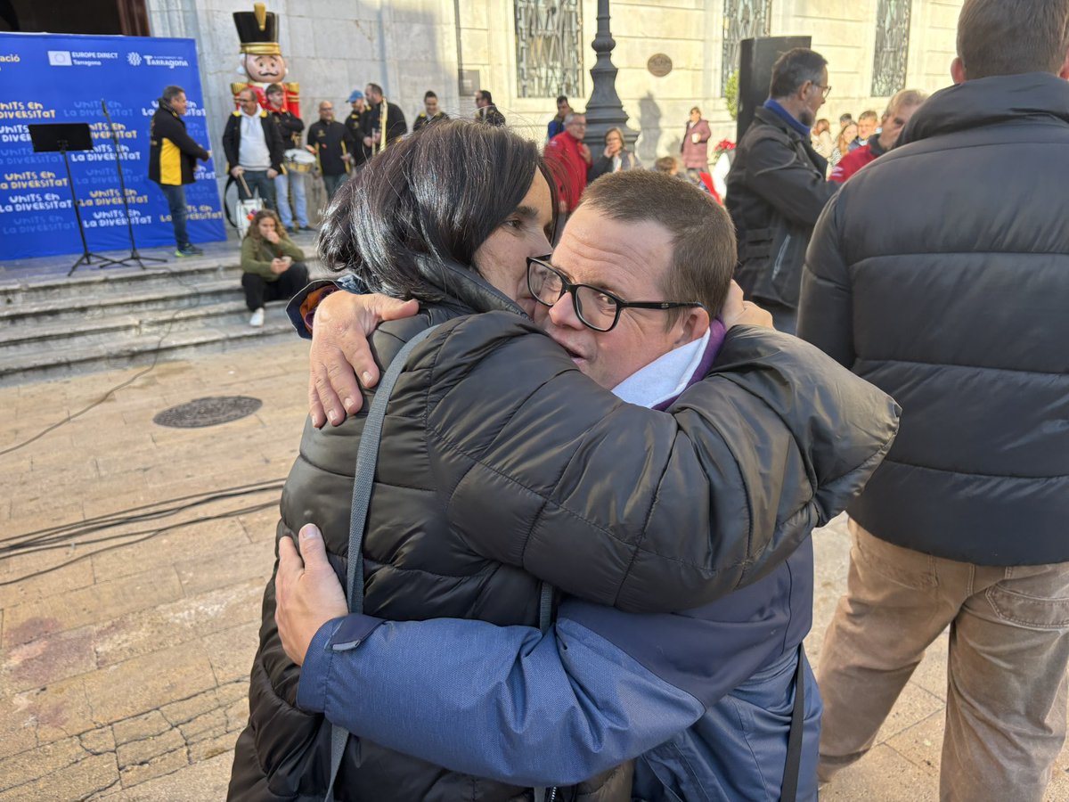 👩‍🦼La plaça de la Font s'ha omplert de festa per commemorar el Dia de les Persones amb Discapacitat. 

El dret a viure amb autonomia i a participar plenament no és un privilegi, és justícia i dignitat. Cal garantir els drets i la igualtat d’oportunitats de totes les persones.