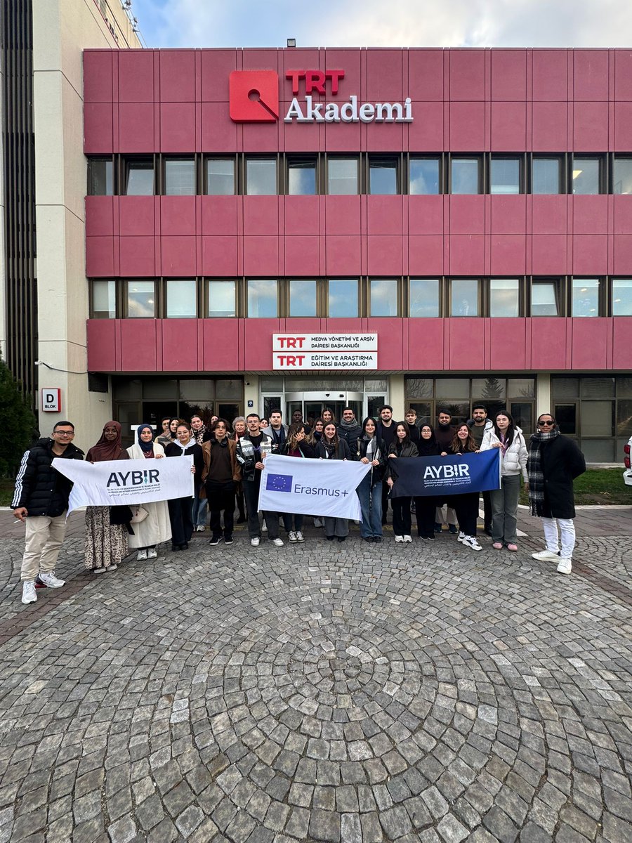 Lisans öğrencilerimiz İlayda Köse, Melike Şahin, Naciye Çakır, Poyraz Giray ve Tanaka Mutangandebvu, Erasmus+ programı kapsamında Ankara’da gerçekleştirilen “Empowered Media Navigators: Youth Media Literacy Bootcamp” etkinliğine katılım sağlamışlardır. #VivaHititIR