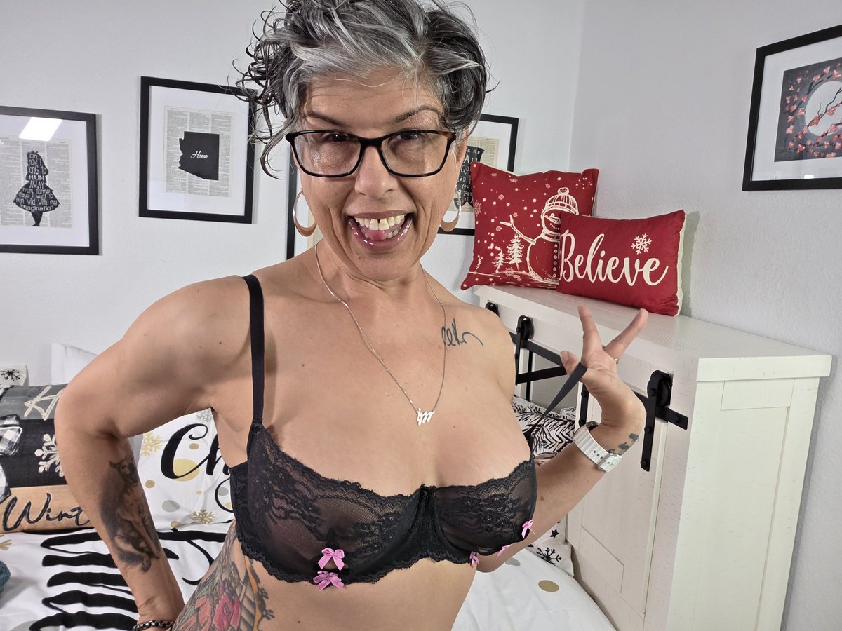 Hump day and I'm horny.  Don't let me down.