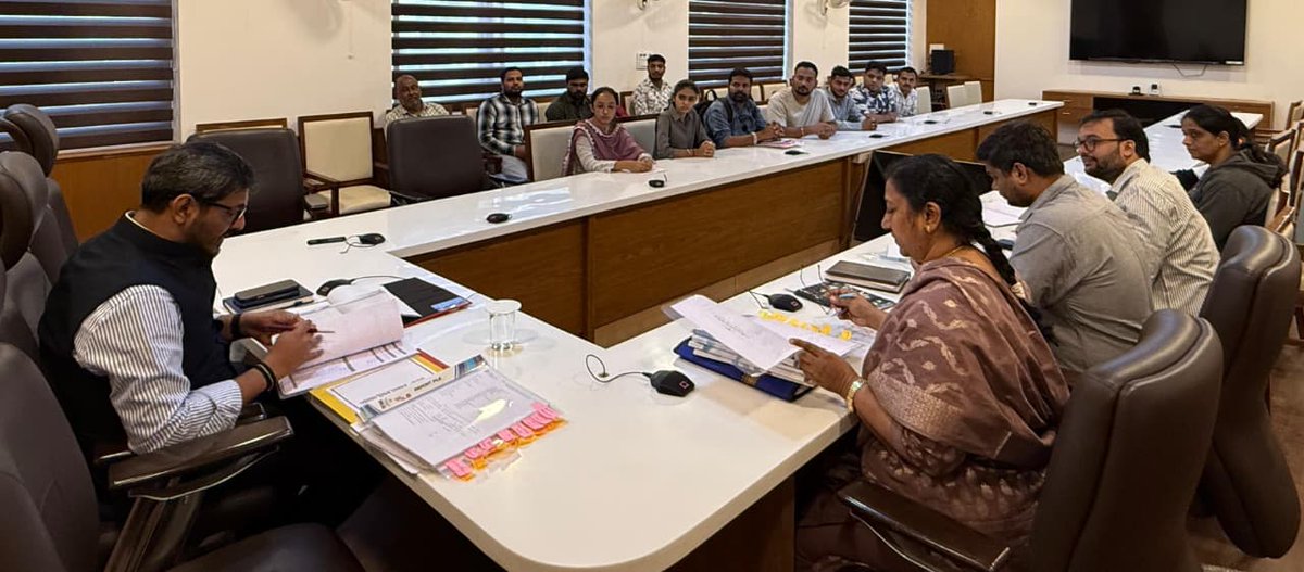 આણંદ ખાતે પ્રધાનમંત્રી ફોર્મલાઈઝેશન ઓફ માઈક્રો ફૂડ પ્રોસેસિંગ એન્ટરપ્રાઇઝ યોજના અંતર્ગત જિલ્લા કક્ષાની બેઠક મળી
*
આણંદ જીલ્લાના ૦૭ પ્રોજેક્ટને મંજુર કરાયા

<a href="/CMOGuj/">CMO Gujarat</a> 
<a href="/DDO_Anand/">DDO Anand</a> 
<a href="/InfoGujarat/">Gujarat Information</a> 
<a href="/MyAnandMyANMC/">Karamsad Anand Municipal Corporation</a> 
<a href="/CollectorAnd/">Collector and DM Anand</a>