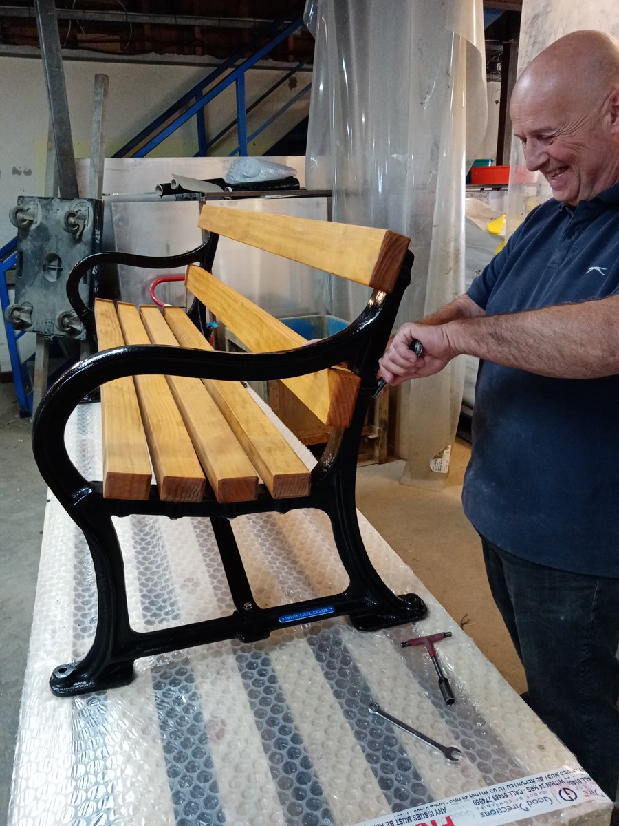 Avenue Seats for Lyme Regis Town Council, assembled with black cast iron ends and hardwood slats. Built for life by the sea.

See more at
neptunestreetfurniture.co.uk

#AvenueSeat #LymeRegis #NeptuneStreetFurniture #CastIronBench