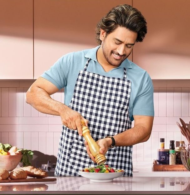 rahulkumarred's tweet photo. The one who cooked food for the one who cooked SA twice https://t.co/fmBu3SL99X