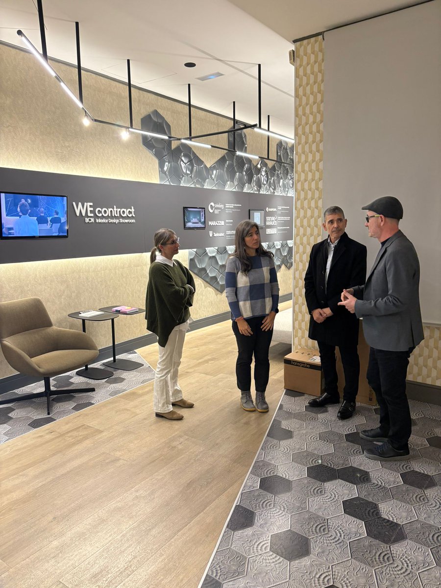 unemadera's tweet photo. 🌲 UNEmadera visita el HUB de @AMBITcluster  durante el 7º #FustaConstructiva.

Innovación, colaboración y proyectos que impulsan la construcción en madera y la bioeconomía.
Avanzamos hacia un sector más sostenible.

#UNEmadera #ModoMADERA #Innovación #Bioeconomía https://t.co/RTQBhttPvE