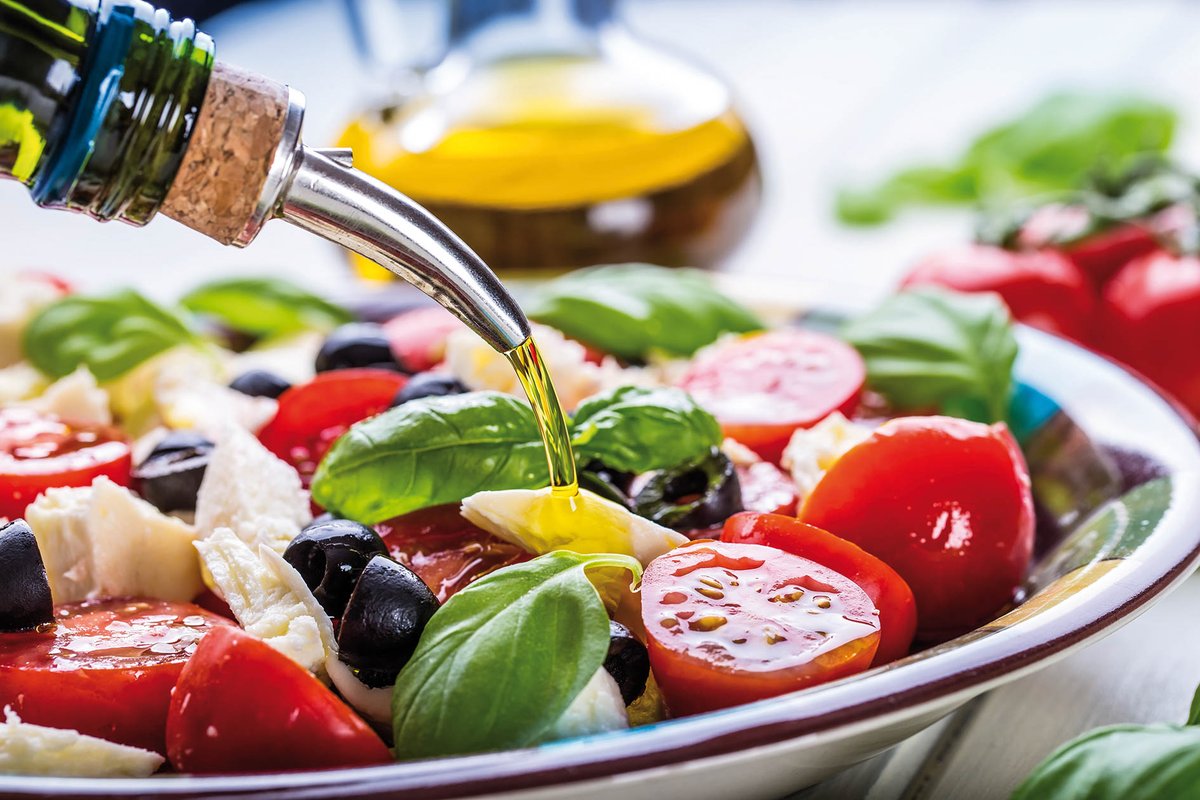 La meitat dels casos de càncer es podrien prevenir amb hàbits saludables, i l’alimentació hi juga un paper clau. 🍎🥦
Quins canvis concrets pots fer a la teva dieta per reduir riscos i millorar el teu benestar?

Descobreix-ho al nostre blog! 🔗  blog.contraelcancer.es/nutricion-prev…