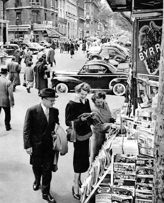 📸 Patrice Molinard. 
Avenue des Champs-Élysées 
Années 1950. Paris 8e