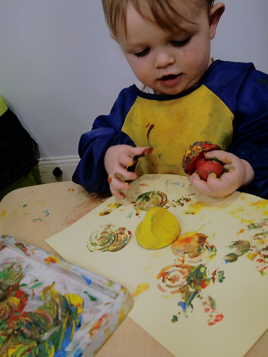 The Norfolk Road babies had lots of fun using different tools in paint to create marks and explore colours 🎨🖌
