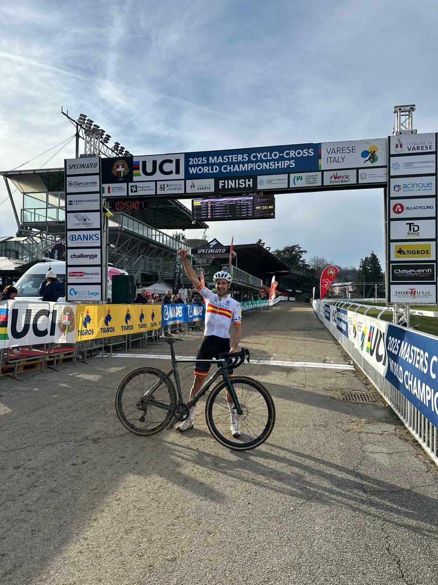 PlanetMTB tweet media