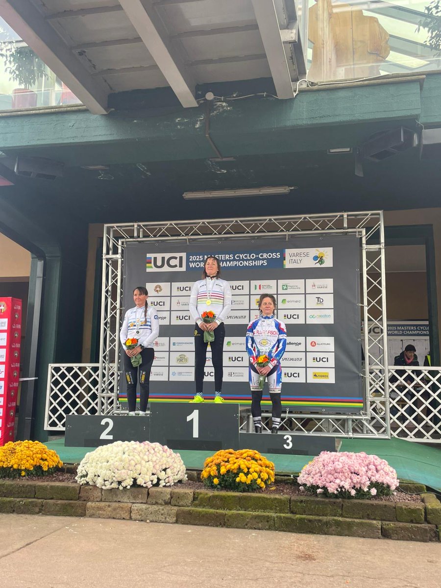 PlanetMTB tweet media