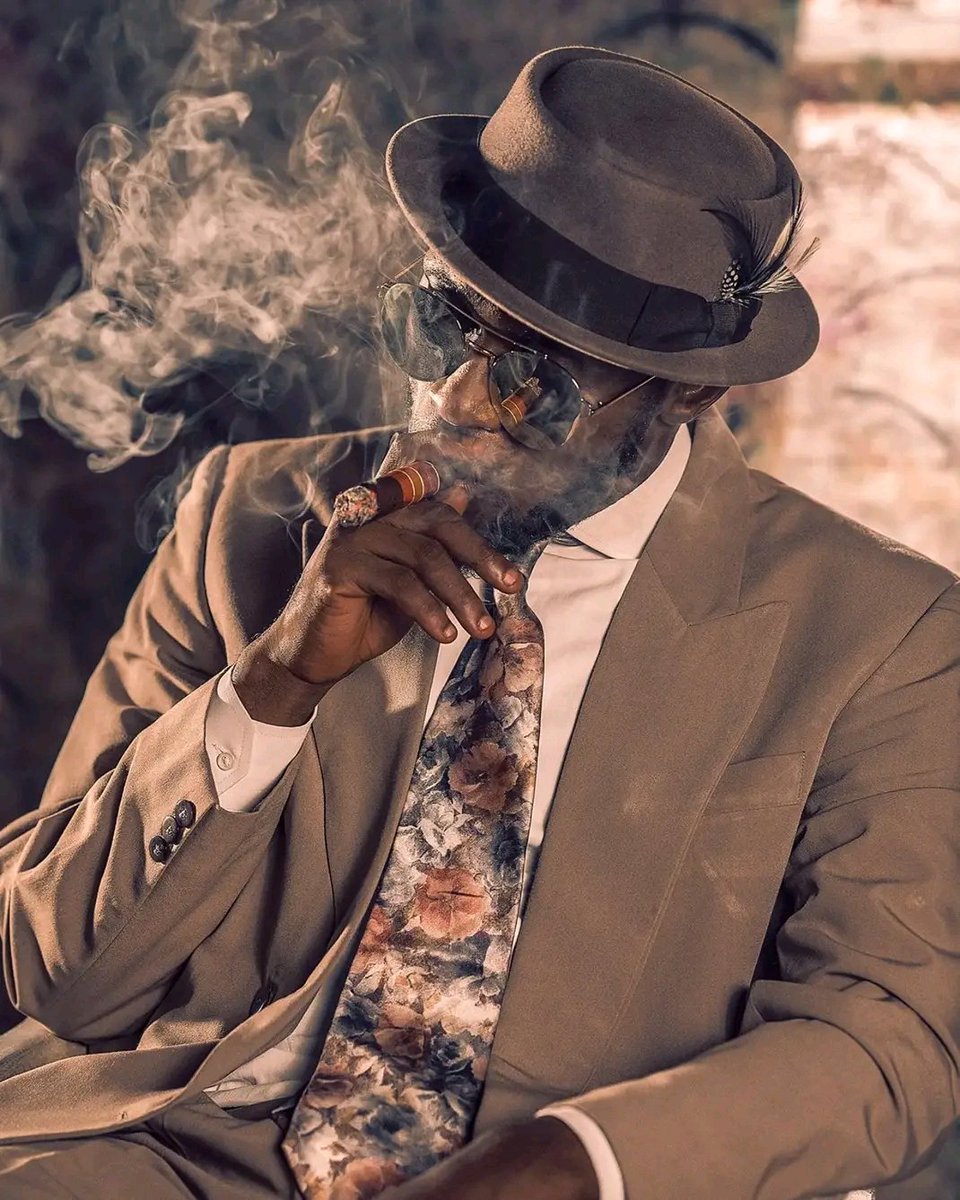 Familly Man and Hutsle 🫡
Force à tous les soldats de la vie, du Cameroun jusqu'en Haïti 🇭🇹 et partout dans le monde💪🏾

#TheHighman #Hutsle #Music