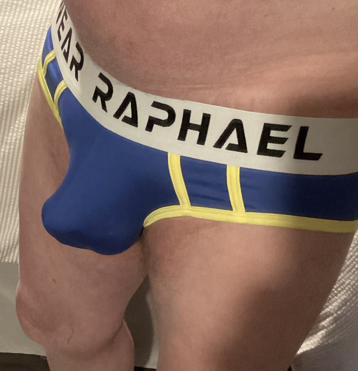 Justlooking tweet media