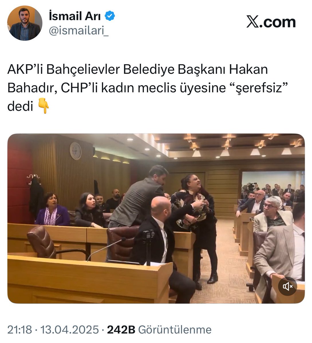 ismailari_'s tweet photo. AKP’li Bahçelievler Belediye Başkanı Hakan Bahadır’ın rahatsız ettiğimiz haberlerin sadece çok küçük bir kısmı👇

Ve biz haber yapmaya devam edeceğiz :) https://t.co/c9mvYALfsX