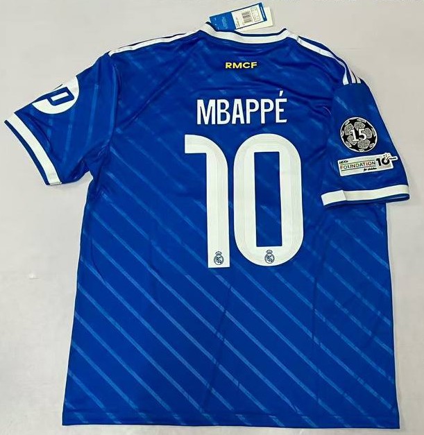 🚨 SORTEO INTERNACIONAL 🚨

🤍 Si el Real Madrid gana hoy vamos a sortear esta camiseta de Kylian Mbappé entre uno de los que den RT a este tweet y nos sigan a mí y <a href="/17ct_info/">17ct_info</a> 🤍

*OPCIONAL* 
Mencionar a un amigo (doble participación