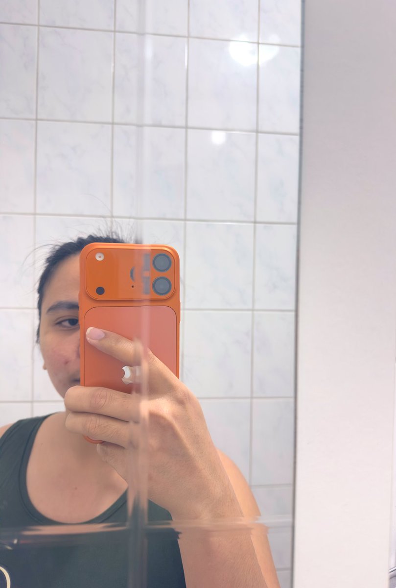 keepcarm07's tweet photo. Orange is the new favorite color. 🤗 https://t.co/e5d8SakItm