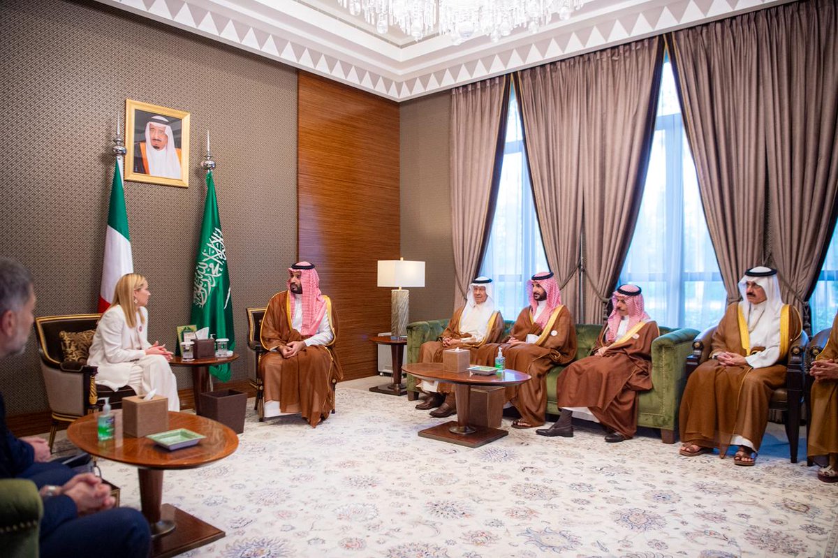 سمو #ولي_العهد يلتقي رئيسة وزراء إيطاليا وذلك على هامش أعمال الدورة الـ 46 للمجلس الأعلى لمجلس التعاون لدول الخليج العربية.
spa.gov.sa/N2458013
#محمد_بن_سلمان_في_البحرين
#واس