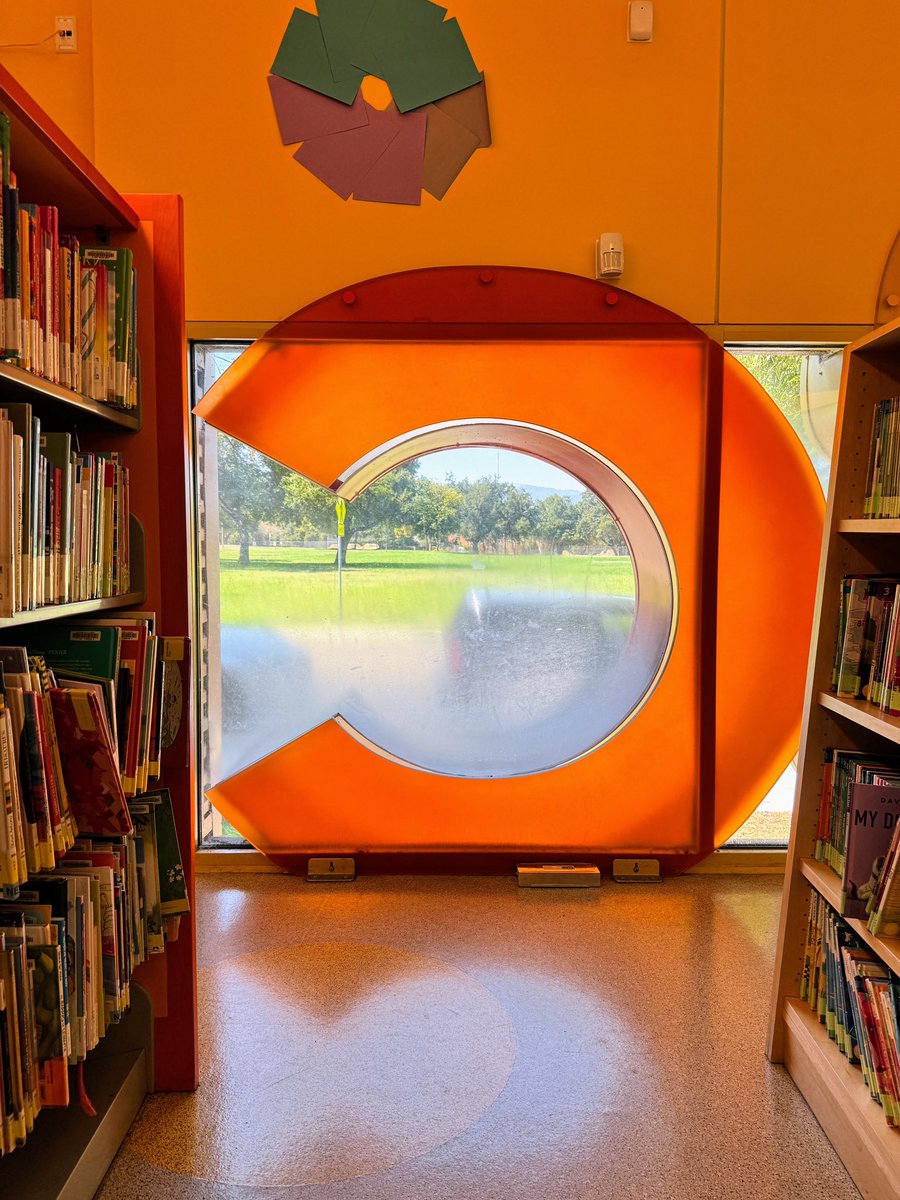 HarriganCath's tweet image. C A L A B A Z A S
Cupertino

The &quot;abc&quot; window/wall at our sister branch library. 

#AlphabetChallenge  
#WeekWforWindows  #ThePhotoHour