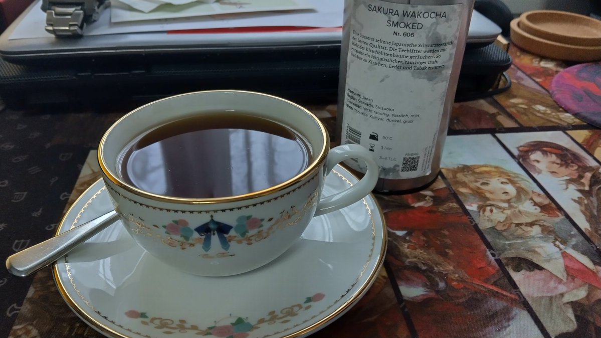 been a while since I made a cup of my smoked wakocha, which is probably the fanciest tea I own
So gotta use the fine China of course 🌱