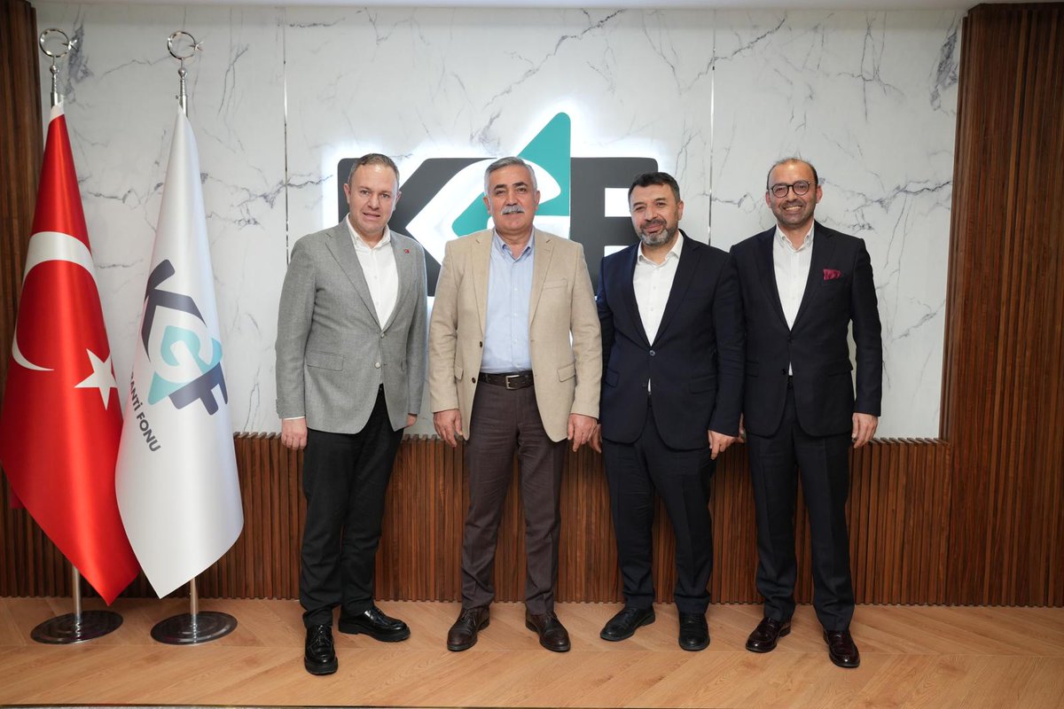 alper_ciler's tweet photo. 📍Ankara

Kredi Garanti Fonu (KGF) Yönetim Kurulu Başkanı Erdoğan Özegen ile KGF Genel Müdürü Hasan Basri Kurt’u makamında ziyaret ettik...

Nazik misafirperverlikleri için Kıymetli Başkanımıza teşekkür ediyoruz... https://t.co/4vjbjLVBJY